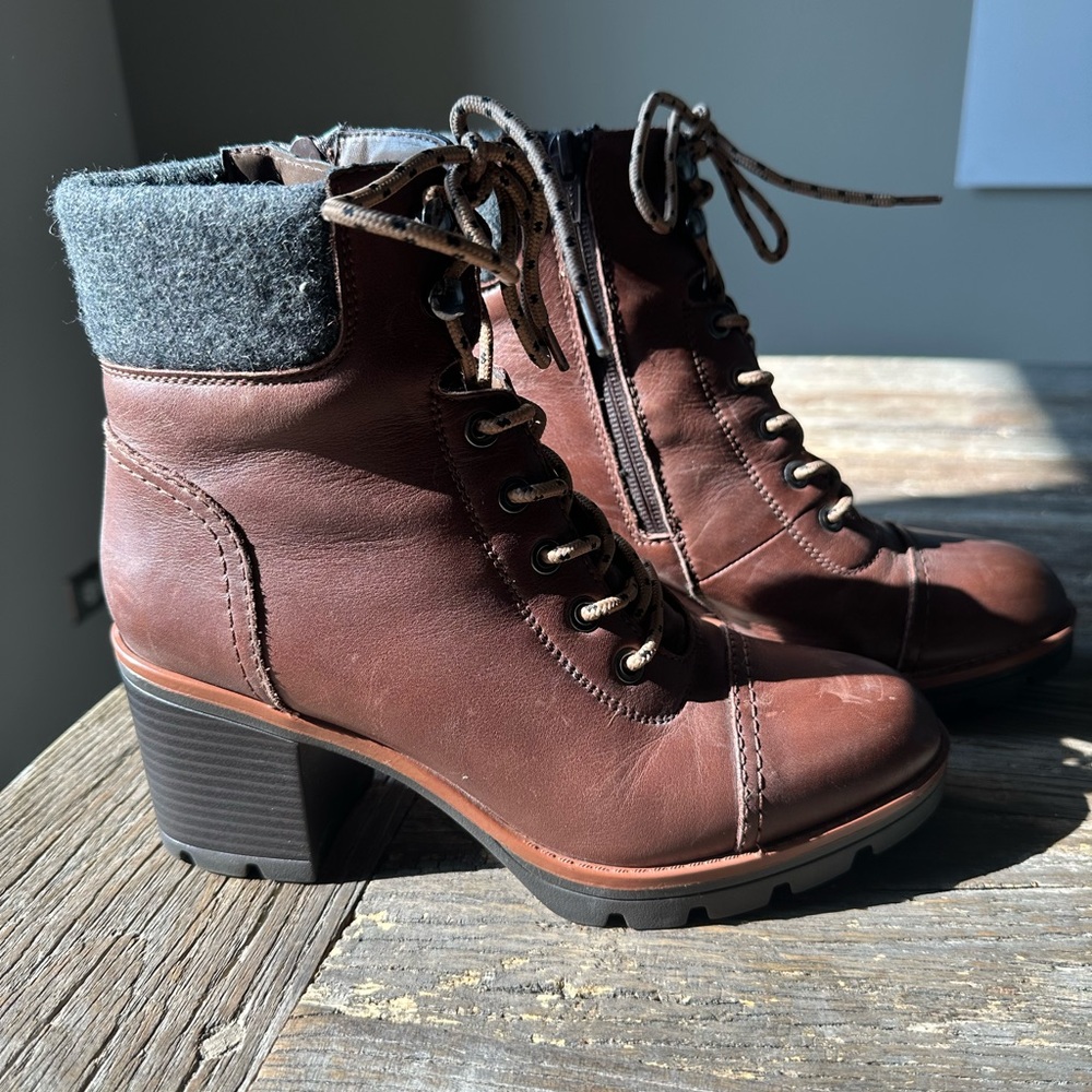 Naturalizer lace up boots!